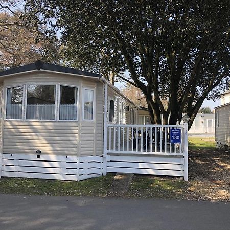 Mudeford Beach Lodge Екстериор снимка