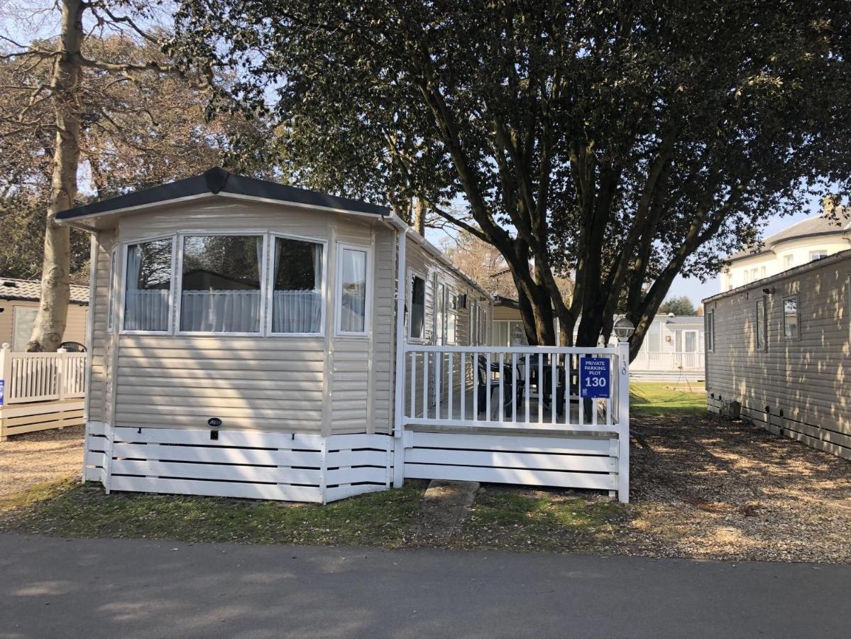 Mudeford Beach Lodge Екстериор снимка