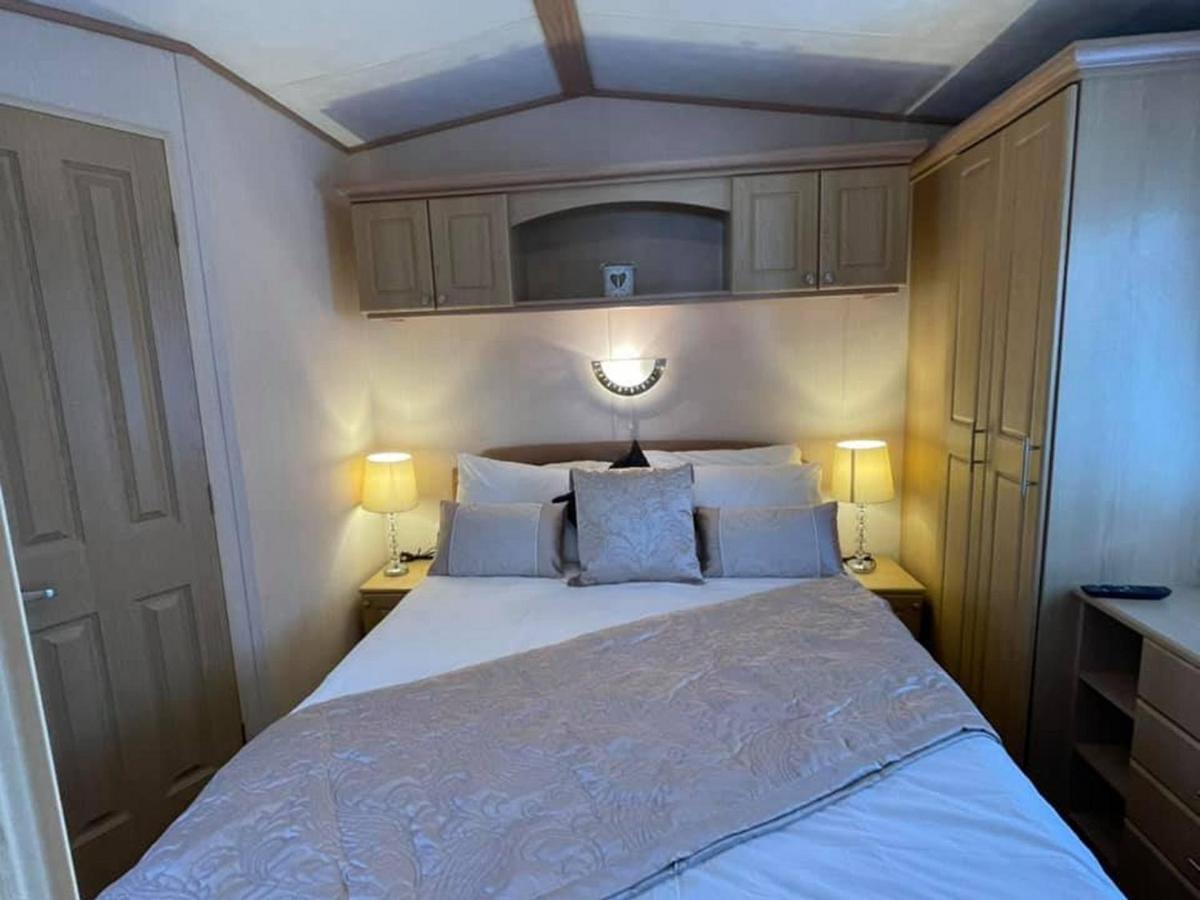 Mudeford Beach Lodge Екстериор снимка