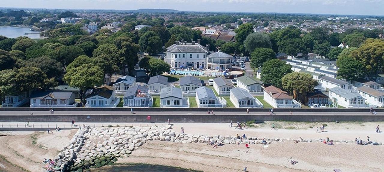 Mudeford Beach Lodge Екстериор снимка