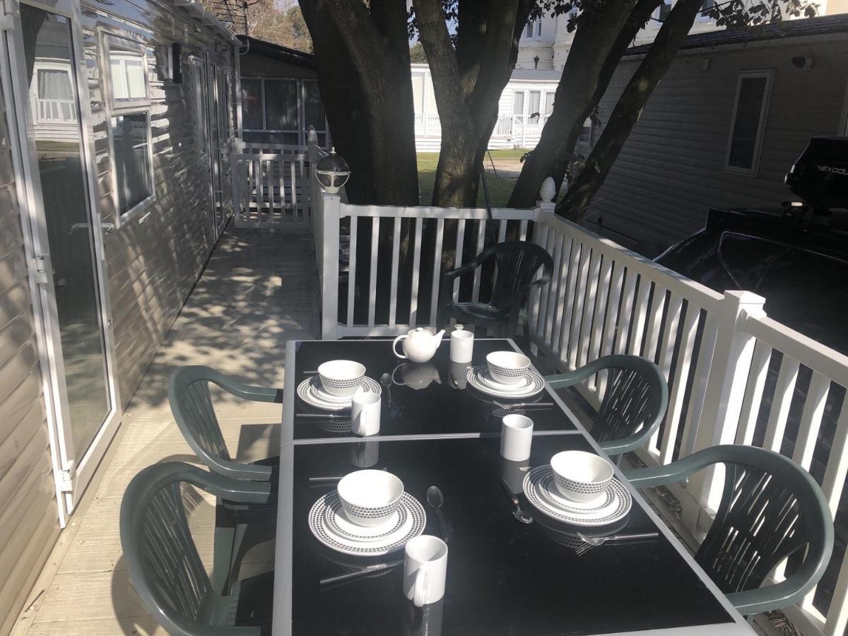 Mudeford Beach Lodge Екстериор снимка