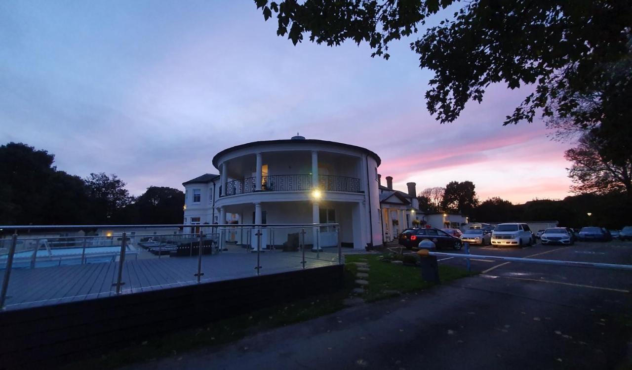 Mudeford Beach Lodge Екстериор снимка