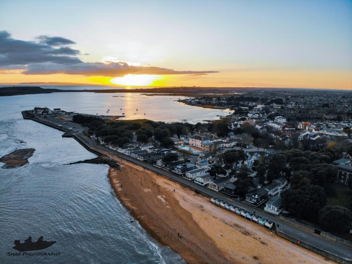 Mudeford Beach Lodge Екстериор снимка