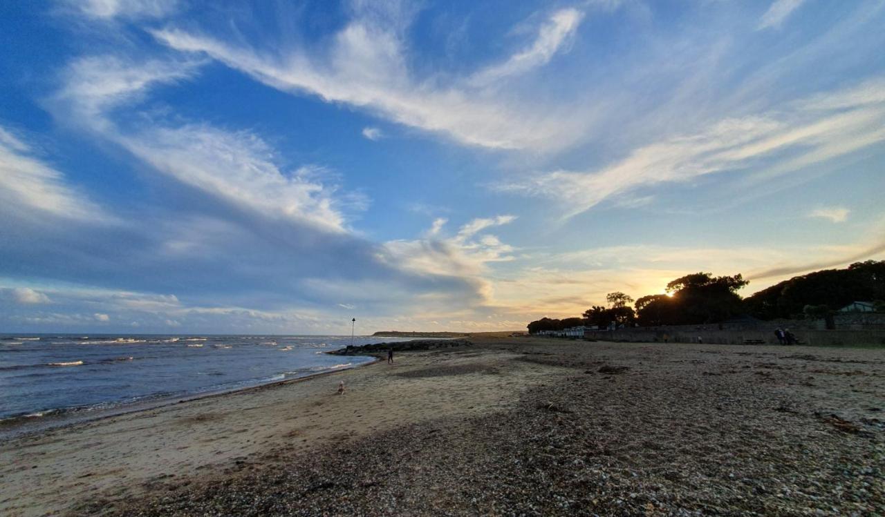 Mudeford Beach Lodge Екстериор снимка